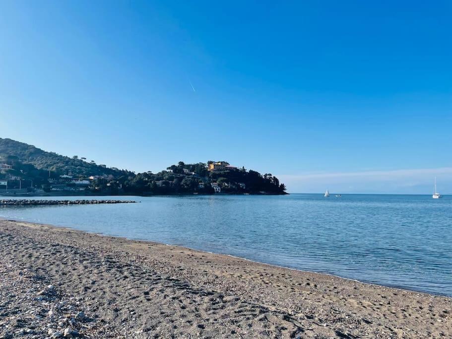 Maddy House - 50 Mt Dal Mare Villa Porto Santo Stefano  Bagian luar foto